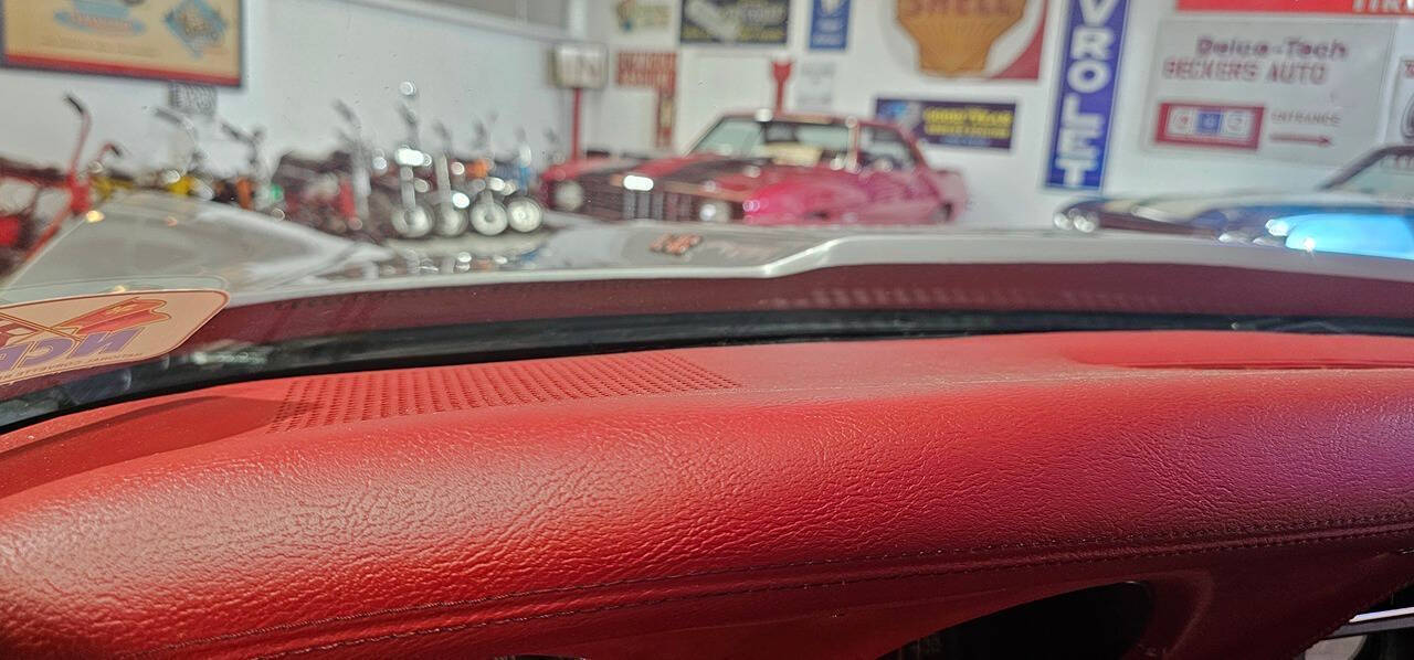 1976 Chevrolet Corvette Stingray 54