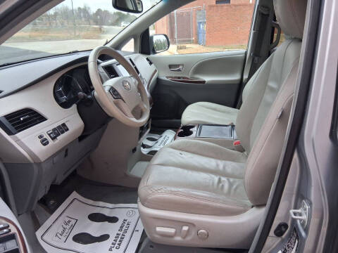 2013 Toyota Sienna XLE 7-Passenger