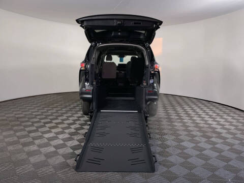 2023 Toyota Sienna LE 8-Passenger