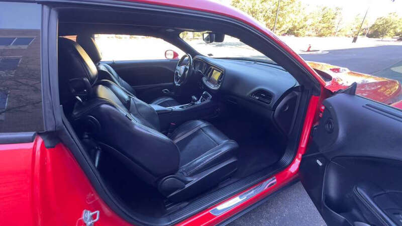 2016 Dodge Challenger SXT Plus