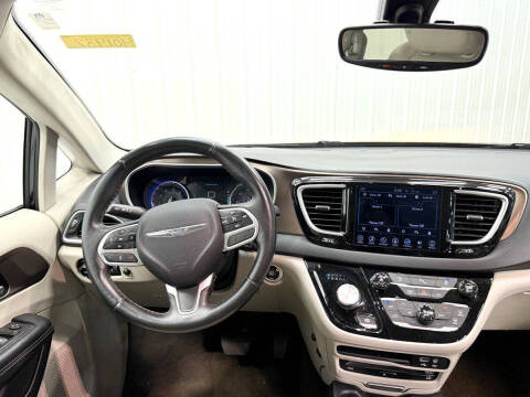 2017 Chrysler Pacifica Touring-L Plus