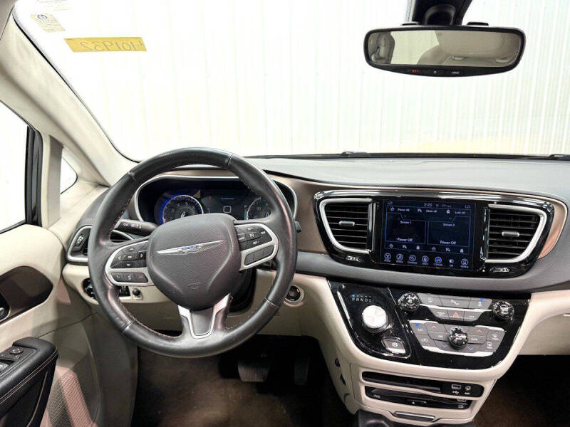 2017 Chrysler Pacifica Touring-L Plus