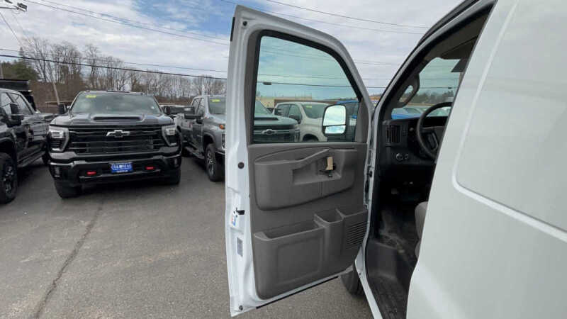 2025 Chevrolet Express 2500