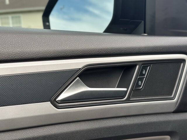 2023 Volkswagen Atlas Cross Sport V6 SEL R-Line Black 4Motion