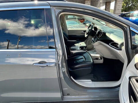 2022 Chrysler Pacifica Touring L