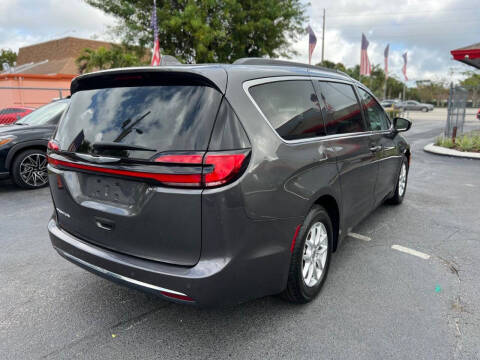 2022 Chrysler Pacifica Touring L