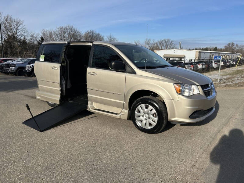 2016 Dodge Grand Caravan SE photo 2