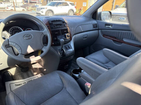 2005 Toyota Sienna XLE 7 Passenger