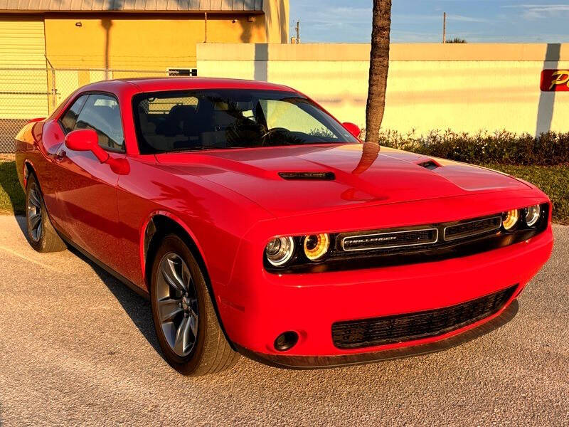 2022 Dodge Challenger SXT's photo