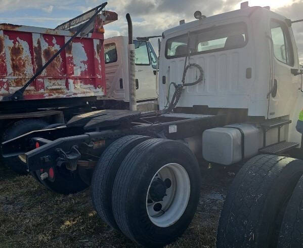 2007 Freightliner Day Cab