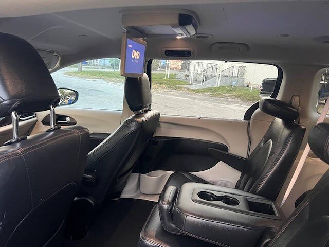 2017 Chrysler Pacifica Touring-L