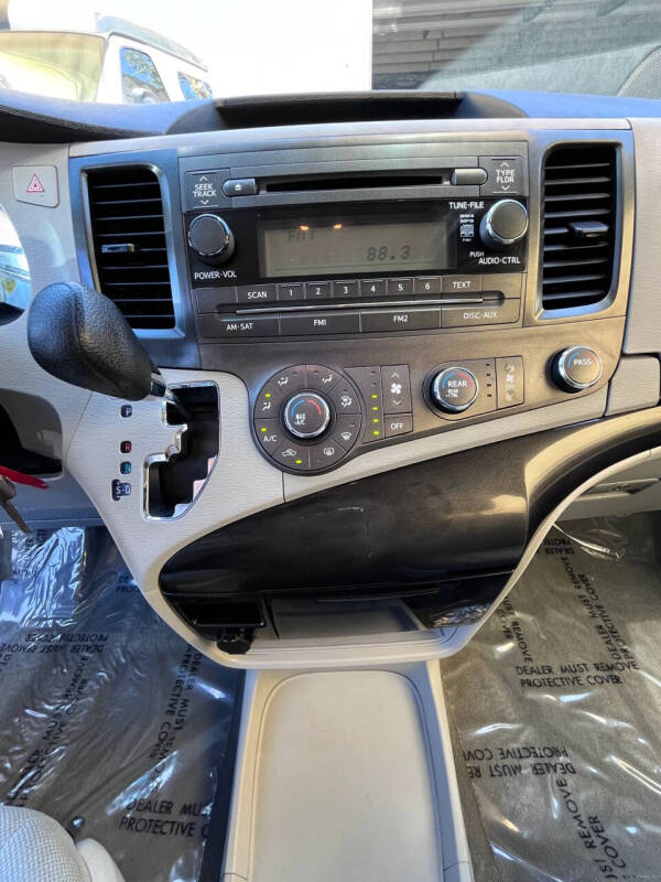 2012 Toyota Sienna