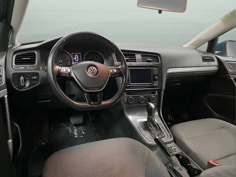 2019 Volkswagen Golf SE