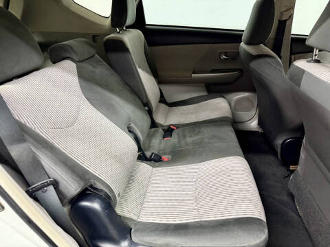 2015 Toyota Prius v Three