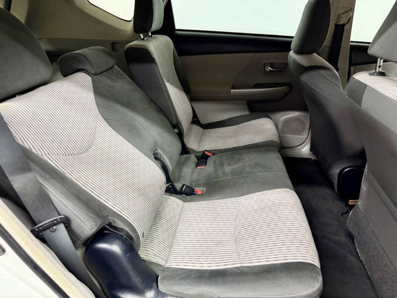 2015 Toyota Prius v Three
