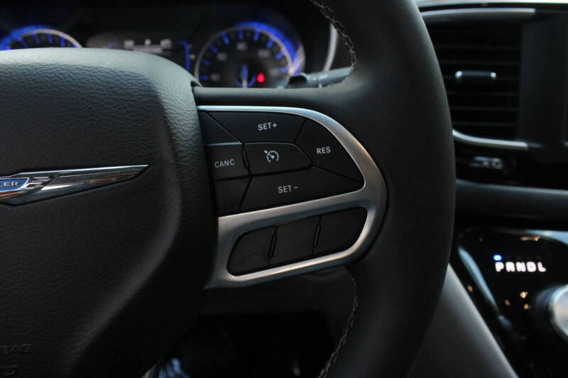 2024 Chrysler Voyager LX