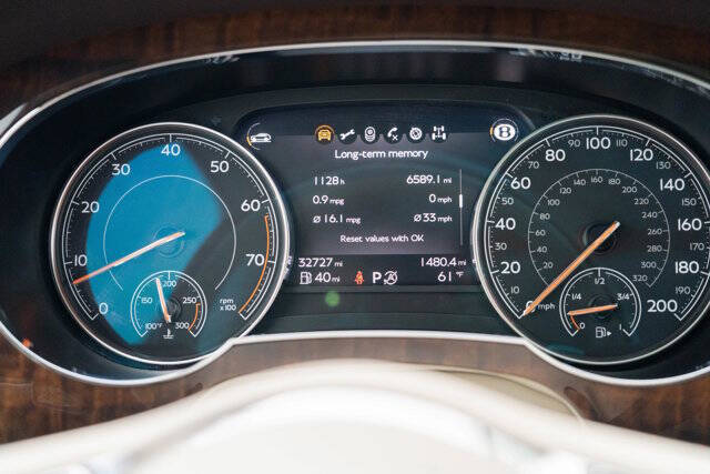 2017 Bentley Bentayga 17