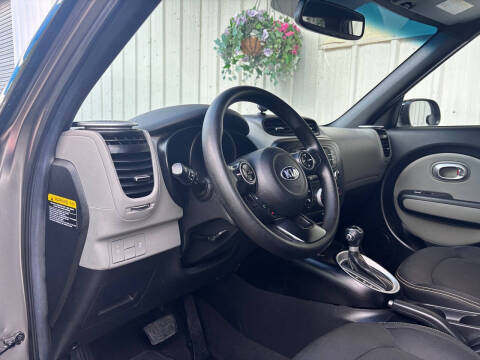 2016 Kia Soul +