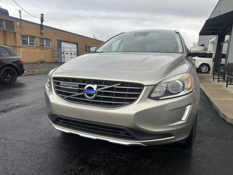 2015 Volvo XC60 T5 Platinum's photo