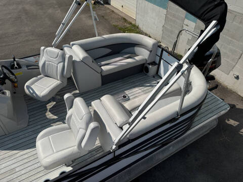 2017 Crest II 230 SLC