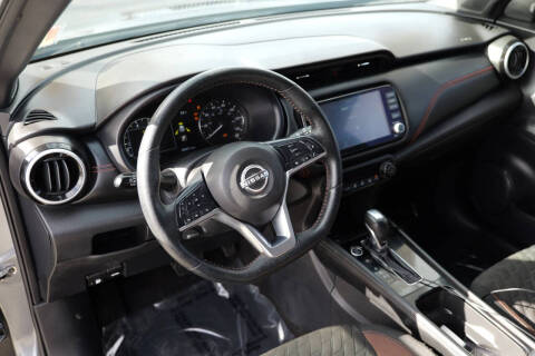 2023 Nissan Kicks SR