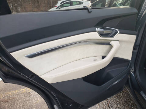 2019 Audi e-tron quattro Prestige