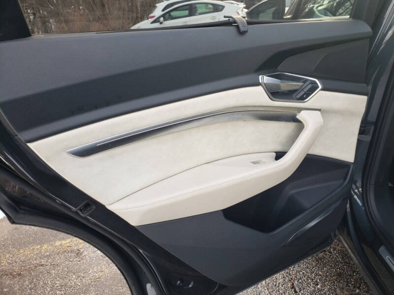 2019 Audi e-tron quattro Prestige