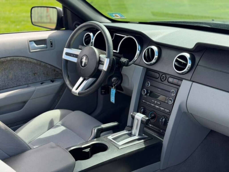 2009 Ford Mustang V6 Deluxe