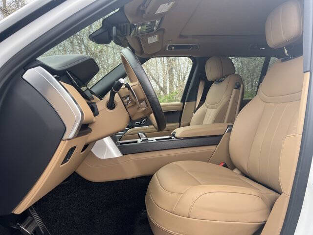 2025 Land Rover Range Rover P530 SE