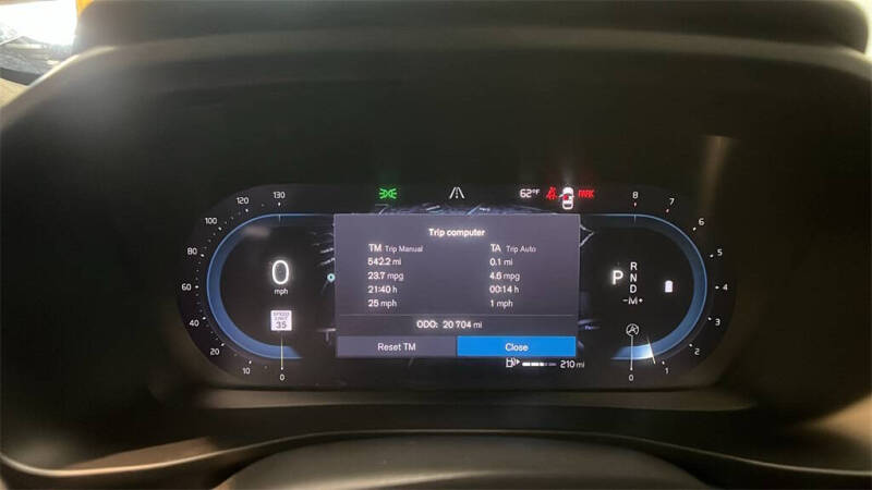 2023 Volvo XC40 B5 Plus Dark Theme