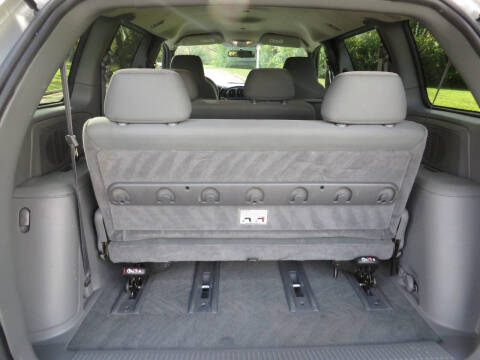 2004 Chrysler Town and Country Family Value