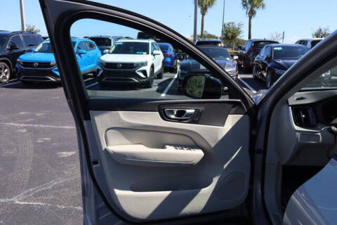 2024 Volvo XC60 B5 Plus Dark Theme