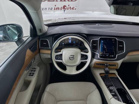 2021 Volvo XC90 T6 Momentum 7-Passenger