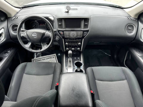 2018 Nissan Pathfinder SV