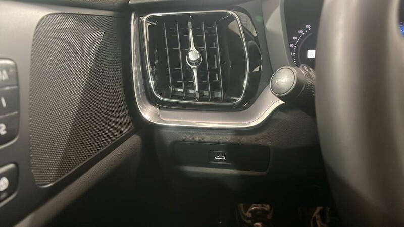 2023 Volvo S60 B5 Core Dark Theme