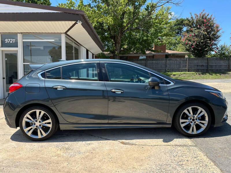 2017 Chevrolet Cruze null photo 2