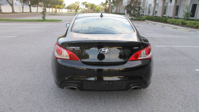 2010 Hyundai Genesis Coupe Premium photo 4