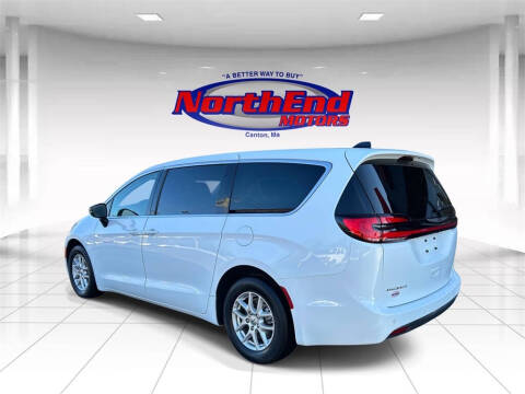2024 Chrysler Pacifica Touring L