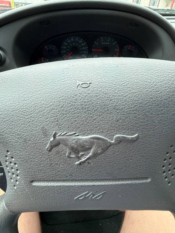 2002 Ford Mustang Deluxe