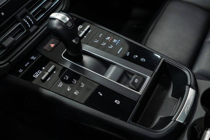 2023 Porsche Macan T