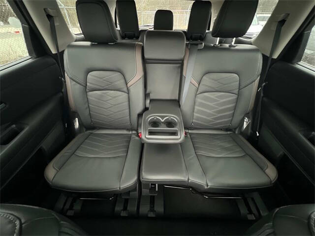 2025 Nissan Pathfinder Platinum