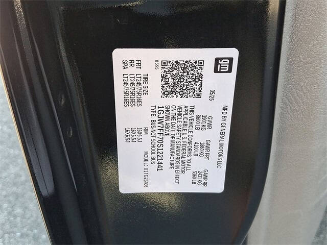 2025 GMC Savana LT 2500