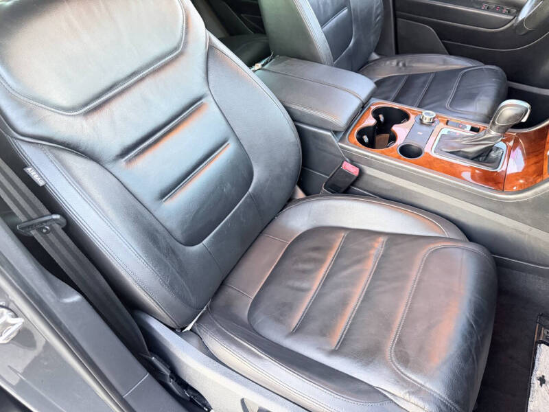 2014 Volkswagen Touareg V6 Sport