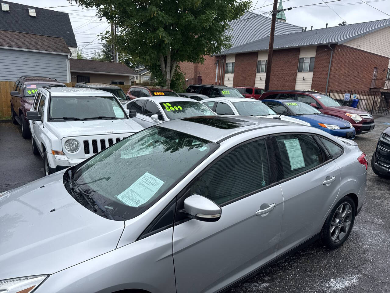 Silver 2014 Ford Focus SE SE 4dr Sedan 2