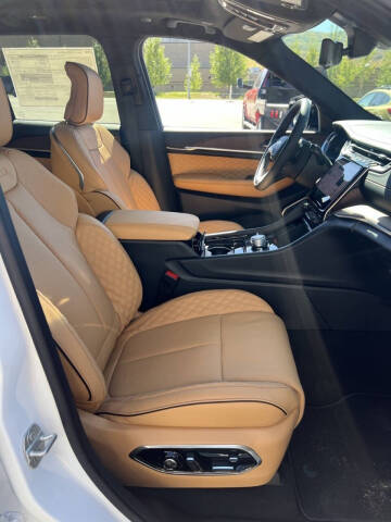 2025 Jeep Grand Cherokee Summit