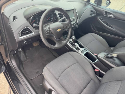 2017 Chevrolet Cruze LT Auto