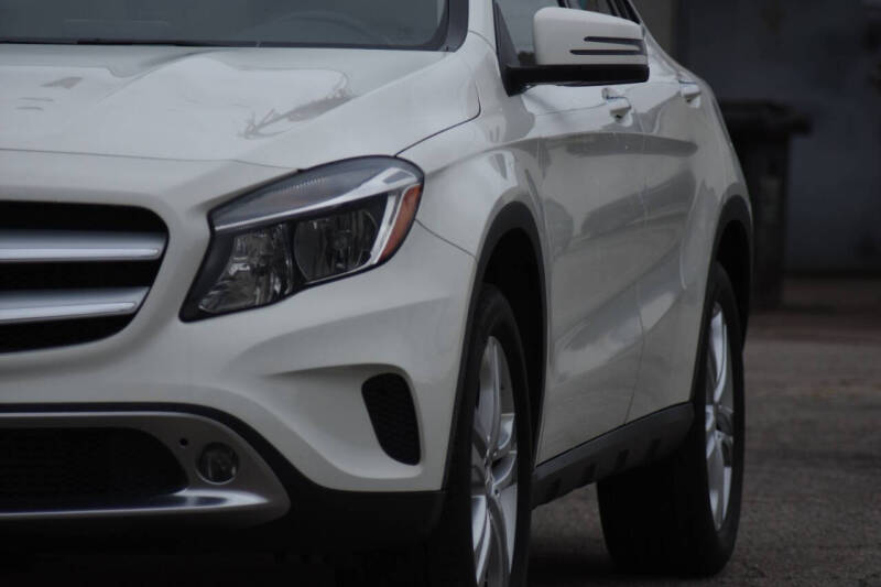 2017 Mercedes-Benz GLA-Class GLA250 photo 3