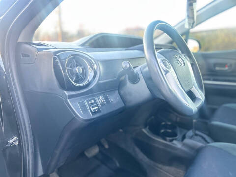 2016 Toyota Prius c Two