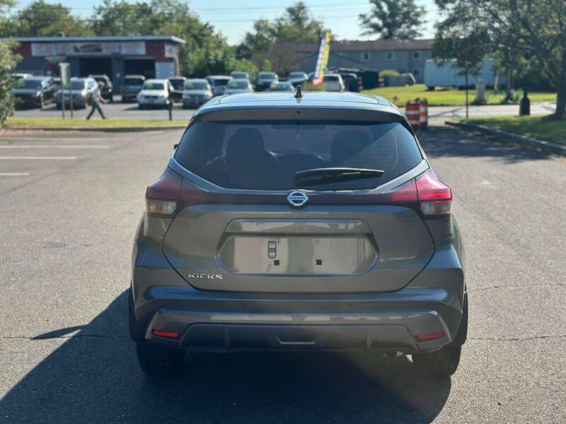 2021 Nissan Kicks S