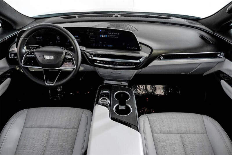 2024 Cadillac LYRIQ Luxury 1